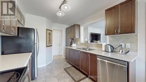 2174 Taggart Court, Innisfil (Alcona), ON - Indoor Photo Showing Kitchen With Double Sink