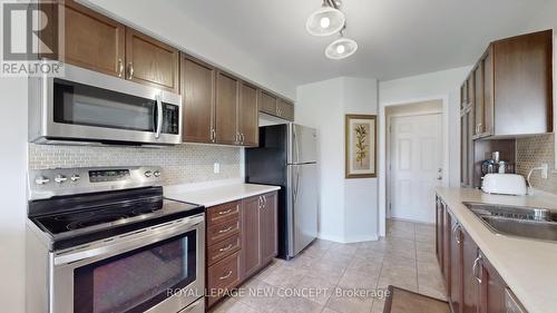 2174 Taggart Court, Innisfil (Alcona), ON - Indoor Photo Showing Kitchen With Double Sink