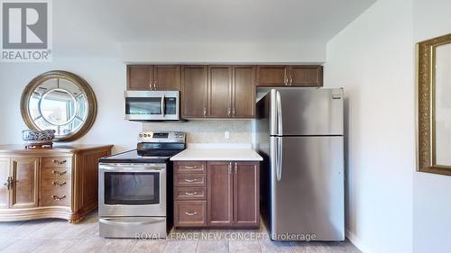 2174 Taggart Court, Innisfil (Alcona), ON - Indoor Photo Showing Kitchen