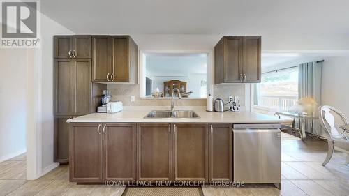 2174 Taggart Court, Innisfil (Alcona), ON - Indoor Photo Showing Kitchen With Double Sink