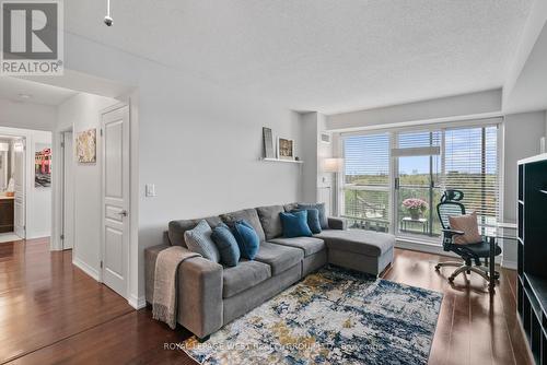 514 - 1403 Royal York Road, Toronto (Humber Heights), ON - Indoor Photo Showing Living Room