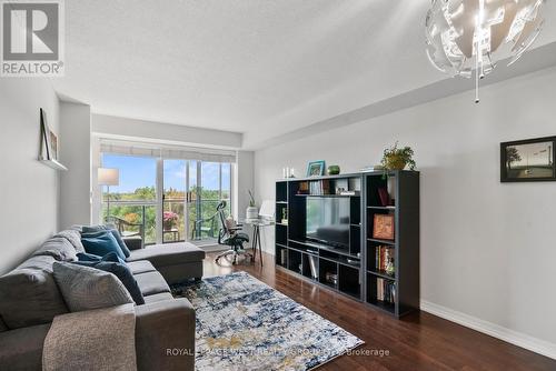 514 - 1403 Royal York Road, Toronto (Humber Heights), ON - Indoor Photo Showing Living Room