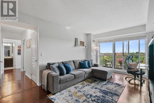 514 - 1403 Royal York Road, Toronto (Humber Heights), ON - Indoor Photo Showing Living Room