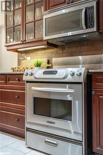 33 Yuill Crescent, Prince Edward County, ON - Indoor Photo Showing Kitchen