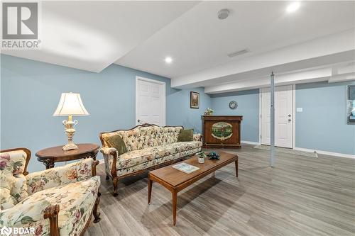 33 Yuill Crescent, Prince Edward County, ON - Indoor Photo Showing Living Room