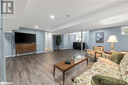 33 Yuill Crescent, Prince Edward County, ON - Indoor Photo Showing Living Room