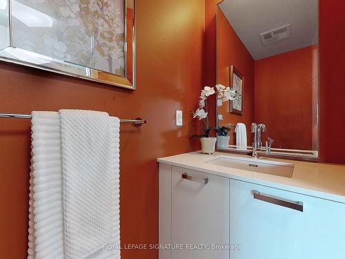 405-1815 Yonge St, Toronto, ON - Indoor Photo Showing Bathroom