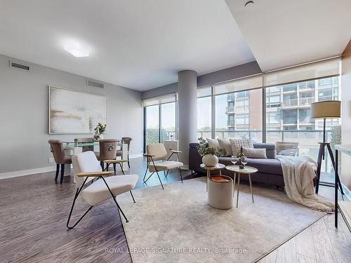 405-1815 Yonge St, Toronto, ON - Indoor Photo Showing Living Room