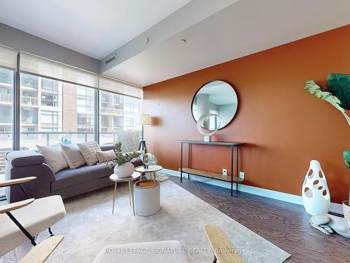 405-1815 Yonge St, Toronto, ON - Indoor Photo Showing Other Room