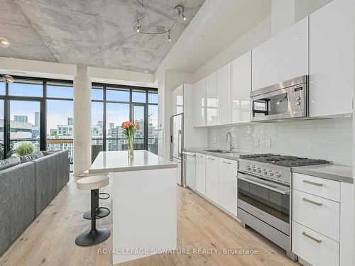 Lph07-608 Richmond St W, Toronto, ON - Indoor Photo Showing Kitchen With Upgraded Kitchen