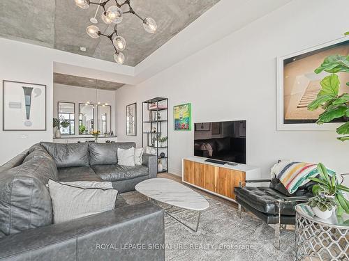 Lph07-608 Richmond St W, Toronto, ON - Indoor Photo Showing Living Room