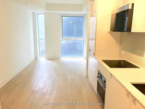 517-7 Grenville St, Toronto, ON - Indoor Photo Showing Kitchen