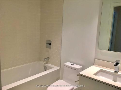 517-7 Grenville St, Toronto, ON - Indoor Photo Showing Bathroom