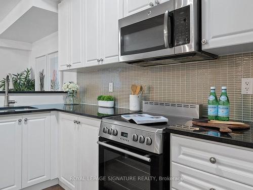 104-17 Coneflower Cres, Toronto, ON - Indoor Photo Showing Kitchen