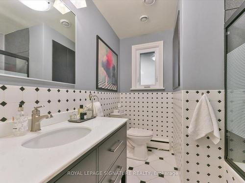 26 Anewen Dr, Toronto, ON - Indoor Photo Showing Bathroom