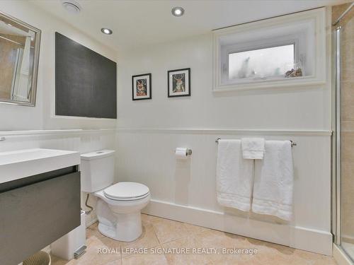 26 Anewen Dr, Toronto, ON - Indoor Photo Showing Bathroom