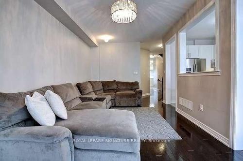 7 Chesterwood Cres, Brampton, ON - Indoor Photo Showing Living Room