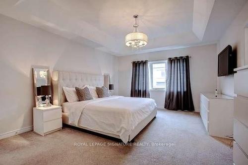 7 Chesterwood Cres, Brampton, ON - Indoor Photo Showing Bedroom