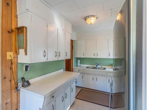 2044 Paul Lake Road, Kamloops, BC - Indoor Photo Showing Kitchen