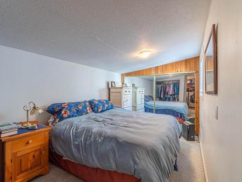 2044 Paul Lake Road, Kamloops, BC - Indoor Photo Showing Bedroom