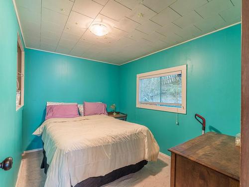 2044 Paul Lake Road, Kamloops, BC - Indoor Photo Showing Bedroom