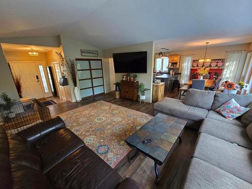 233 Blair Place, Clearwater, BC - Indoor Photo Showing Living Room