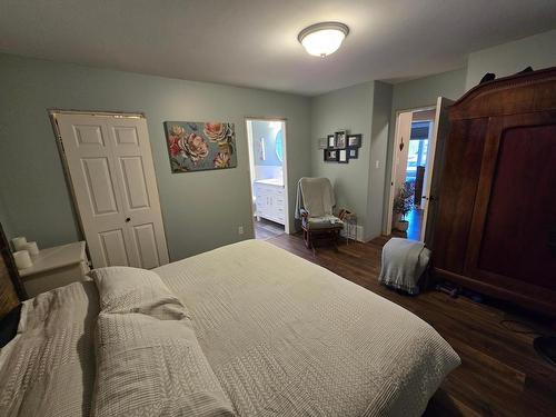 233 Blair Place, Clearwater, BC - Indoor Photo Showing Bedroom