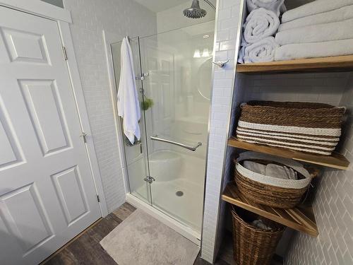 233 Blair Place, Clearwater, BC - Indoor Photo Showing Bathroom