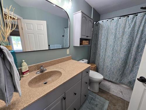 233 Blair Place, Clearwater, BC - Indoor Photo Showing Bathroom