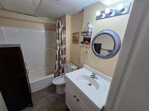 233 Blair Place, Clearwater, BC - Indoor Photo Showing Bathroom