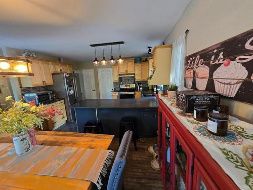 233 Blair Place, Clearwater, BC - Indoor Photo Showing Kitchen