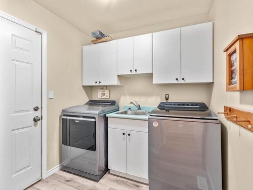 30-2080 Pacific Way, Kamloops, BC - Indoor Photo Showing Laundry Room