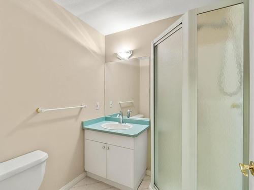 30-2080 Pacific Way, Kamloops, BC - Indoor Photo Showing Bathroom