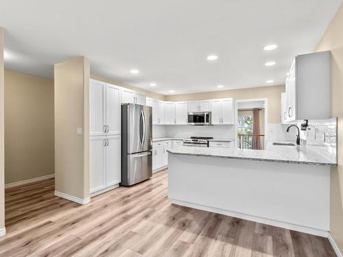 30-2080 Pacific Way, Kamloops, BC - Indoor Photo Showing Kitchen