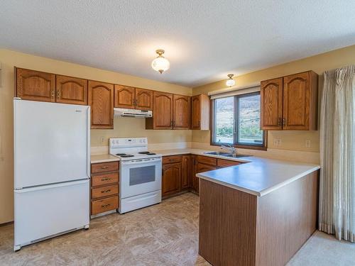 606 Porterfield Road, Kamloops, BC - Indoor Photo Showing Kitchen With Double Sink