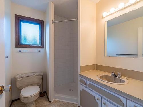 606 Porterfield Road, Kamloops, BC - Indoor Photo Showing Bathroom