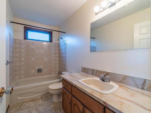 606 Porterfield Road, Kamloops, BC - Indoor Photo Showing Bathroom