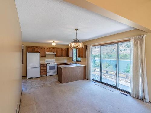 606 Porterfield Road, Kamloops, BC - Indoor Photo Showing Kitchen