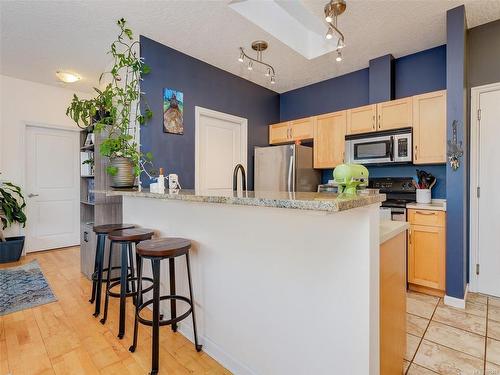 404-2747 Jacklin Rd, Langford, BC - Indoor Photo Showing Kitchen