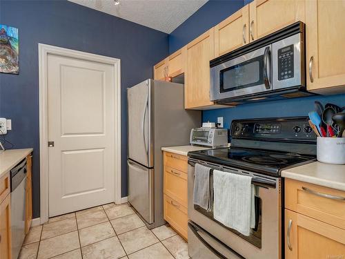 404-2747 Jacklin Rd, Langford, BC - Indoor Photo Showing Kitchen