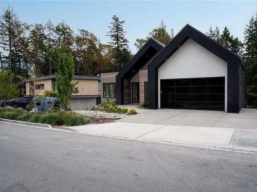 643 Medalist Ave, Colwood, BC 