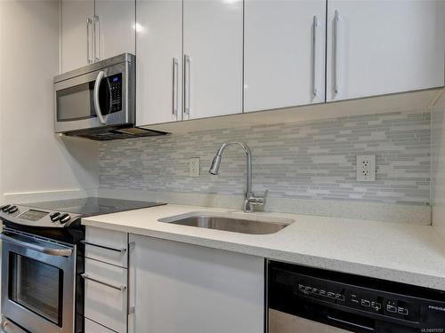 506-1090 Johnson St, Victoria, BC - Indoor Photo Showing Kitchen With Stainless Steel Kitchen With Upgraded Kitchen