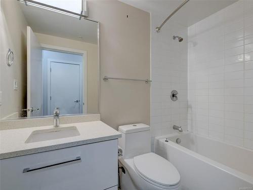 506-1090 Johnson St, Victoria, BC - Indoor Photo Showing Bathroom