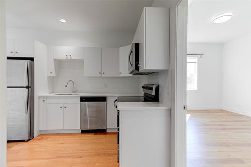 279 Upper Canyon Drive, Kelowna, BC - Indoor Photo Showing Kitchen