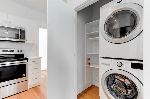 279 Upper Canyon Drive, Kelowna, BC - Indoor Photo Showing Laundry Room