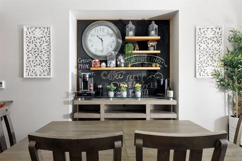 524 South Crest Drive, Kelowna, BC - Indoor Photo Showing Dining Room