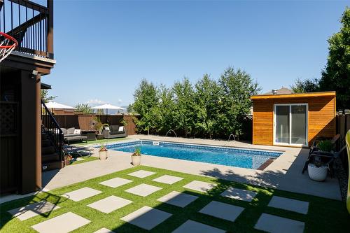 524 South Crest Drive, Kelowna, BC - Outdoor With In Ground Pool With Backyard