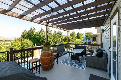 524 South Crest Drive, Kelowna, BC - Outdoor With Exterior