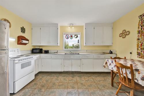 270 Mccurdy Road, Kelowna, BC - Indoor Photo Showing Kitchen