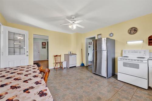 270 Mccurdy Road, Kelowna, BC - Indoor Photo Showing Kitchen